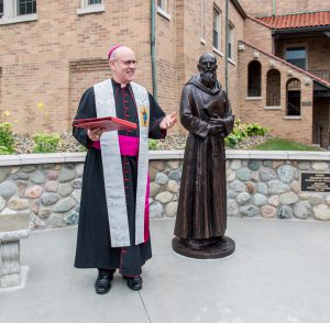 2018-07-30-solanus-statue-50-2